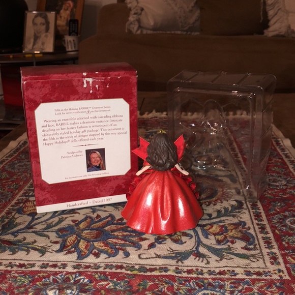 Collectible Hallmark 1997 Holiday BARBIE Fifth in Series of Happy Holiday Dolls - Picture 13 of 15